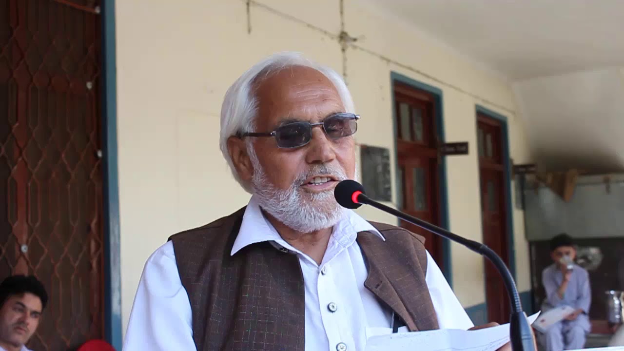 پشتو آداب کا ستارہ روغانے اپنے غزل کیساتھ دیکھیں۔
