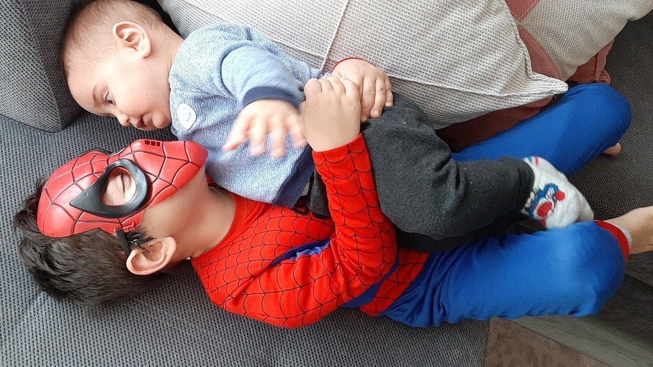Abiler S&uuml;per Kahramandır. Brothers Are Superhero