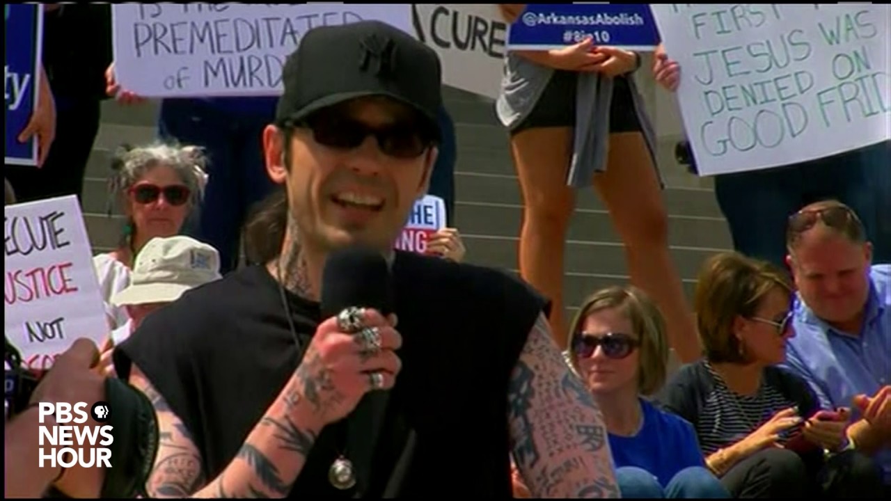 Former death row inmate Damien Echols speaks at Arkansas rally