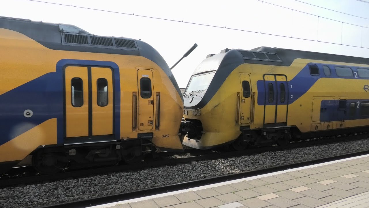 VIRMm 9450-)(-VIRM 9593 decelararting and accelerating, station Zwijndercht, NL 19 SEP 2021, 15:14