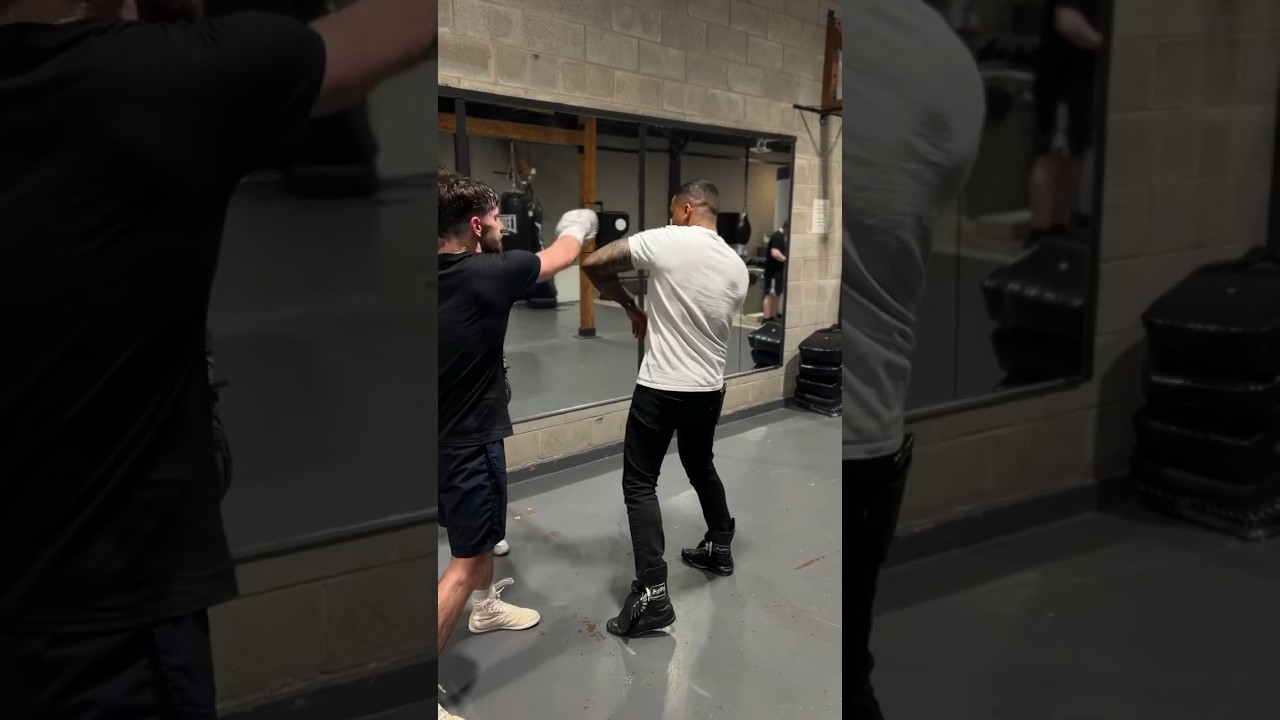 Boxing defence: How to use the Philly Shell / Shoulder Roll 🥊