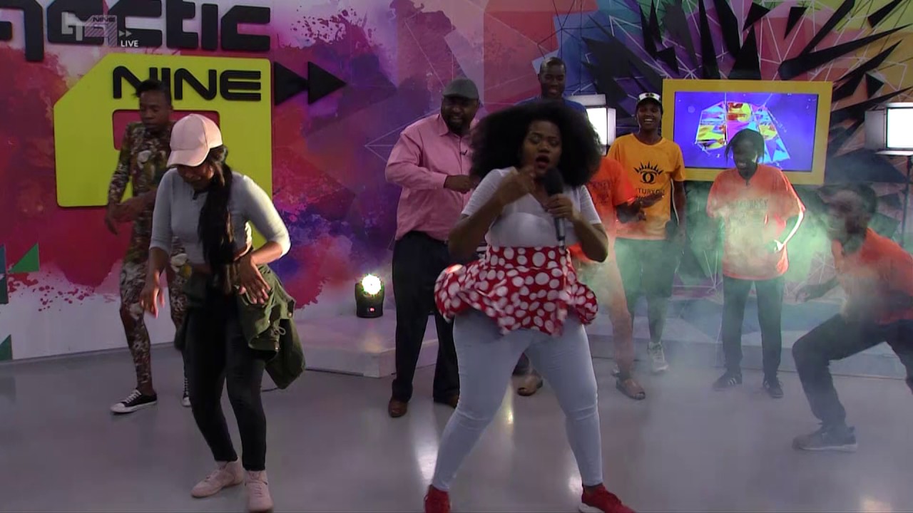 Busiswa performs Gobisiqolo - Live Performances