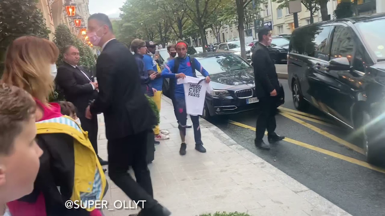 Meeting Leo MESSI in Paris, and Messi photo and signed shirt #shorts