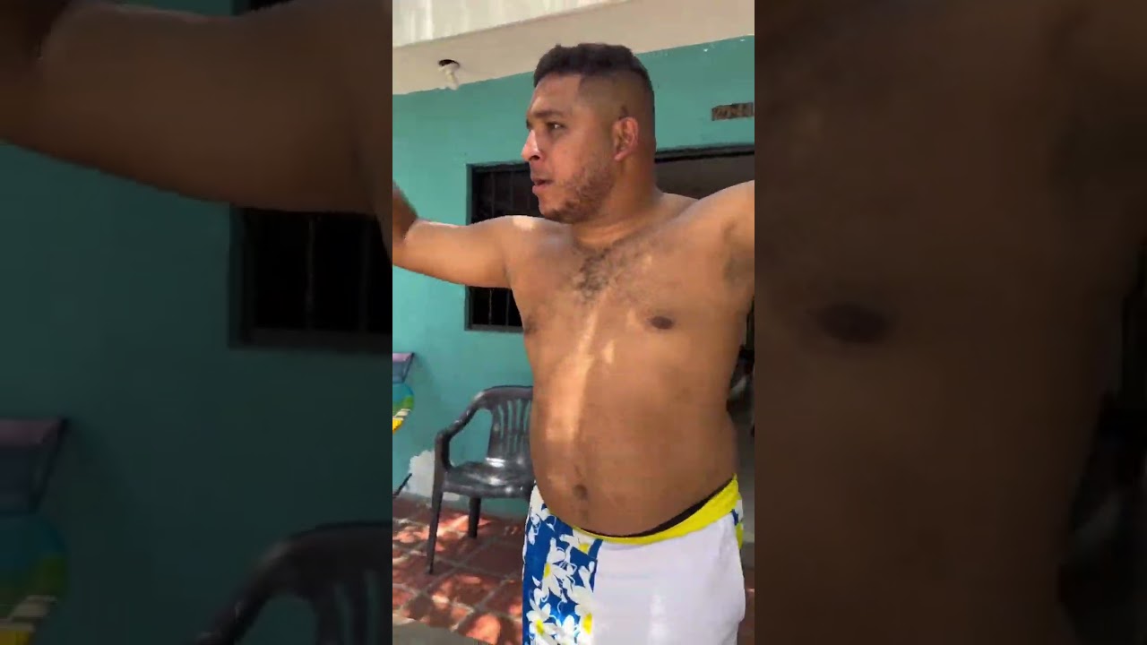 Él charro y Stuart me cojieron la moto 😱
