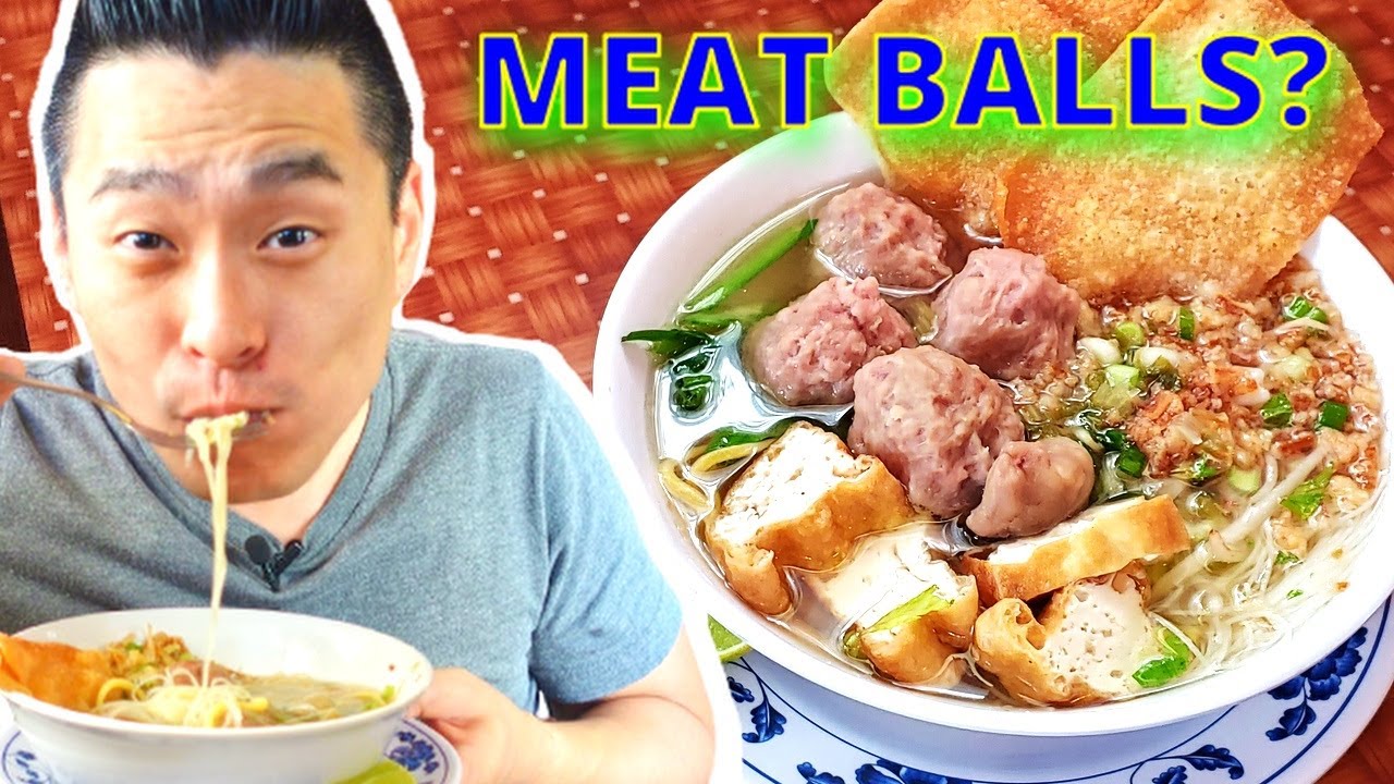 I Try Indonesian Food ❤️ Trying BAKSO CAMPUR For The First Time Ever 😋 GULAI Kambing & ES CENDOL