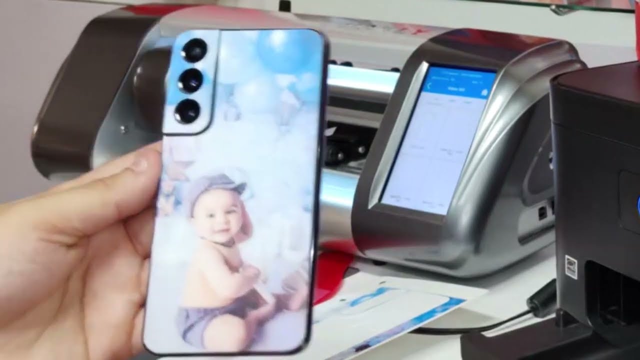 Esta maquina crea fundas SKIN personalizadas para tu teléfono, la encuentras en todo LATAM y OTROS