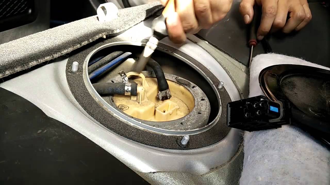 BMW E46 320D FL HOW TO RELASE TANK FUEL METER SENSOR- PASSENGER SIDE
