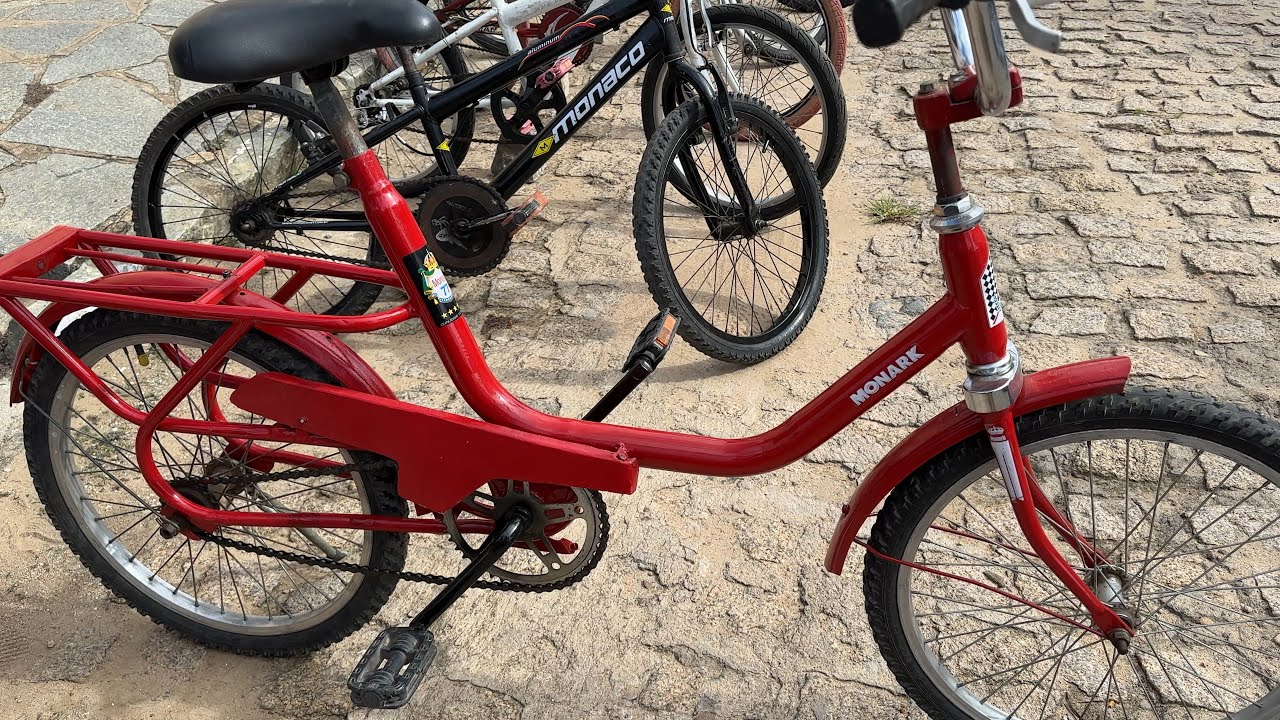 Encontrei essa monareta ano 74 por 500 reais na feira da troca em araruna.mais 3 monark ano 83
