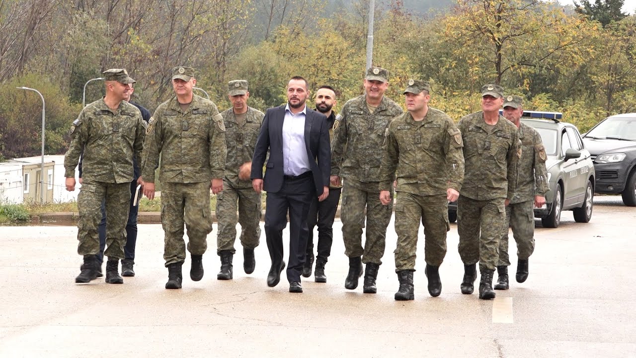 Ministri i Mbrojtjes, Ejup Maqedonci vizitoi KDS dhe rekrutët e rinj të stervitjes ushtarake bazike