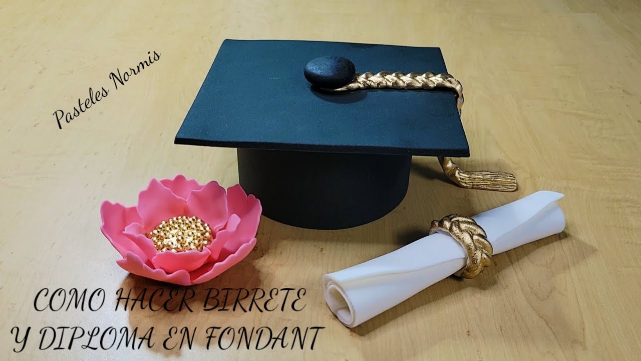 Como hacer birrete y diploma en fondant/video para principiantes.