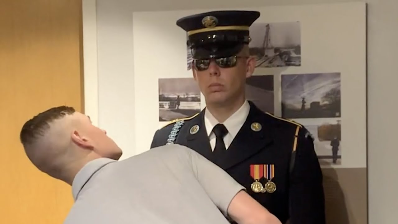 Guarding the Tomb of the Unknowns