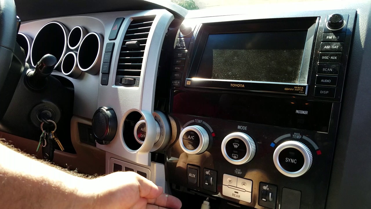 Как снять радио / навигацию / дисплей с Toyota Sequoia 2008 для ремонта.