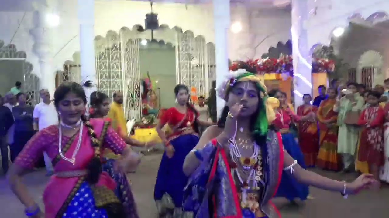 Radha Kayse Na Jale ❤💙🦚(Rimpa's Dance Group)#viral #dance #radhakrishna 