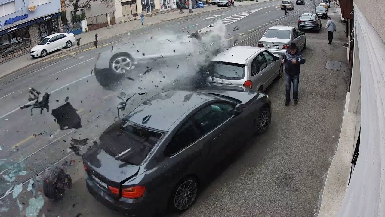 Zagreb - vozač gubi kontrolu nad autom i kosi sve pred sobom