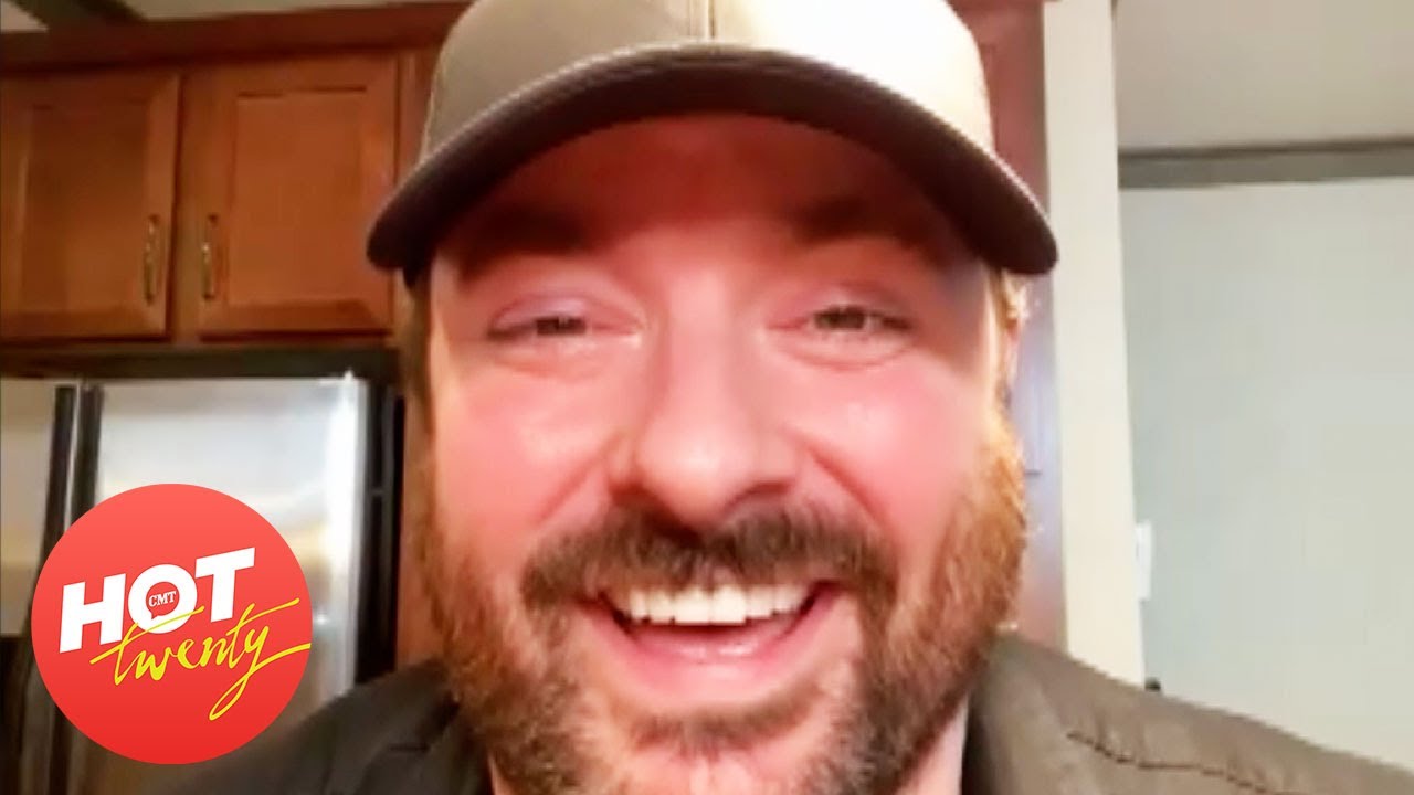 Chris Young’s Life as a Dog Dad | Hot 20 | CMT