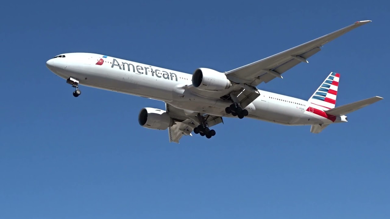 American Airlines Boeing 777-323(ER)(N721AN) arriving at Las Vegas!
