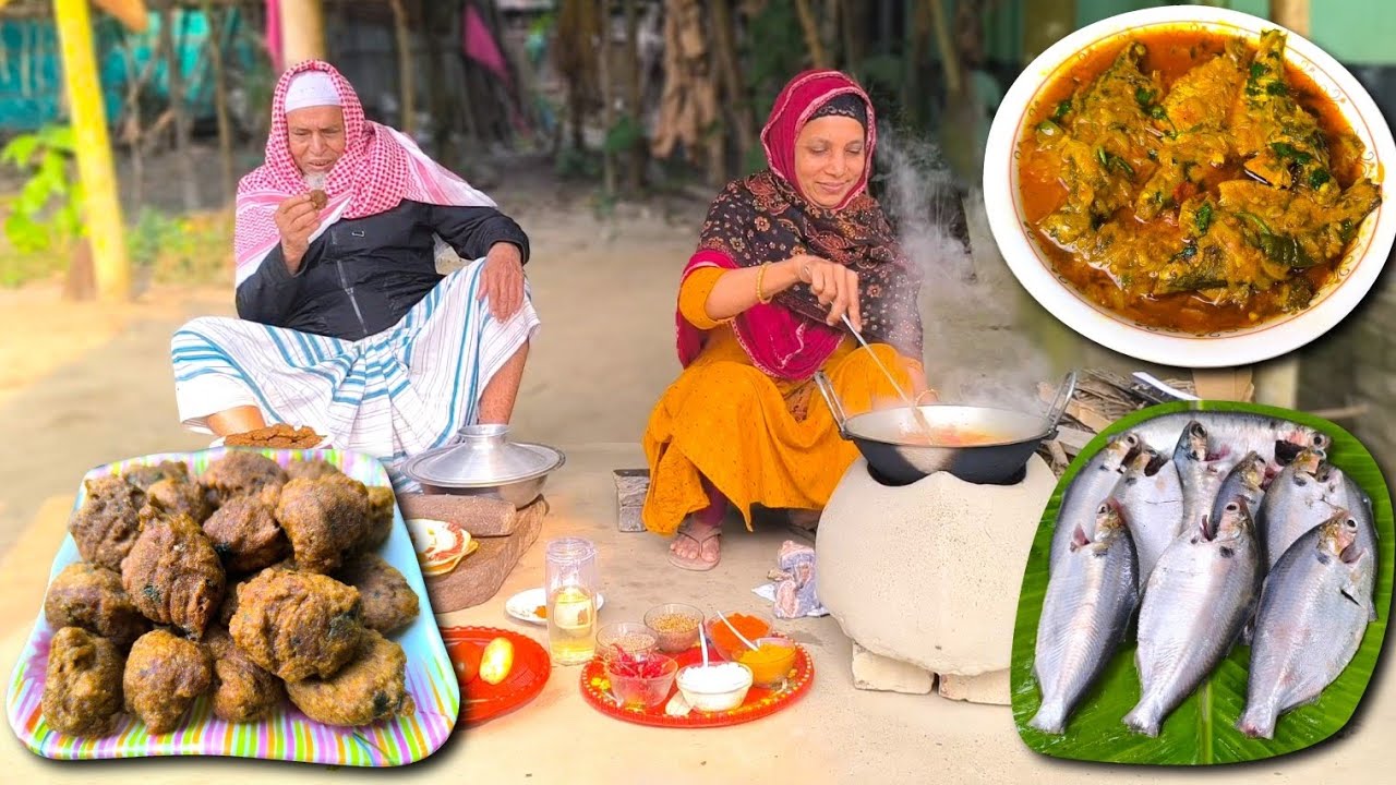 টমেটো দিয়ে ইলিশা পুটি মাছের ভুনা, সাথে আলু কুচি দিয়ে কুচো চিংড়ি মাছের বড়া সেই স্বাদ।