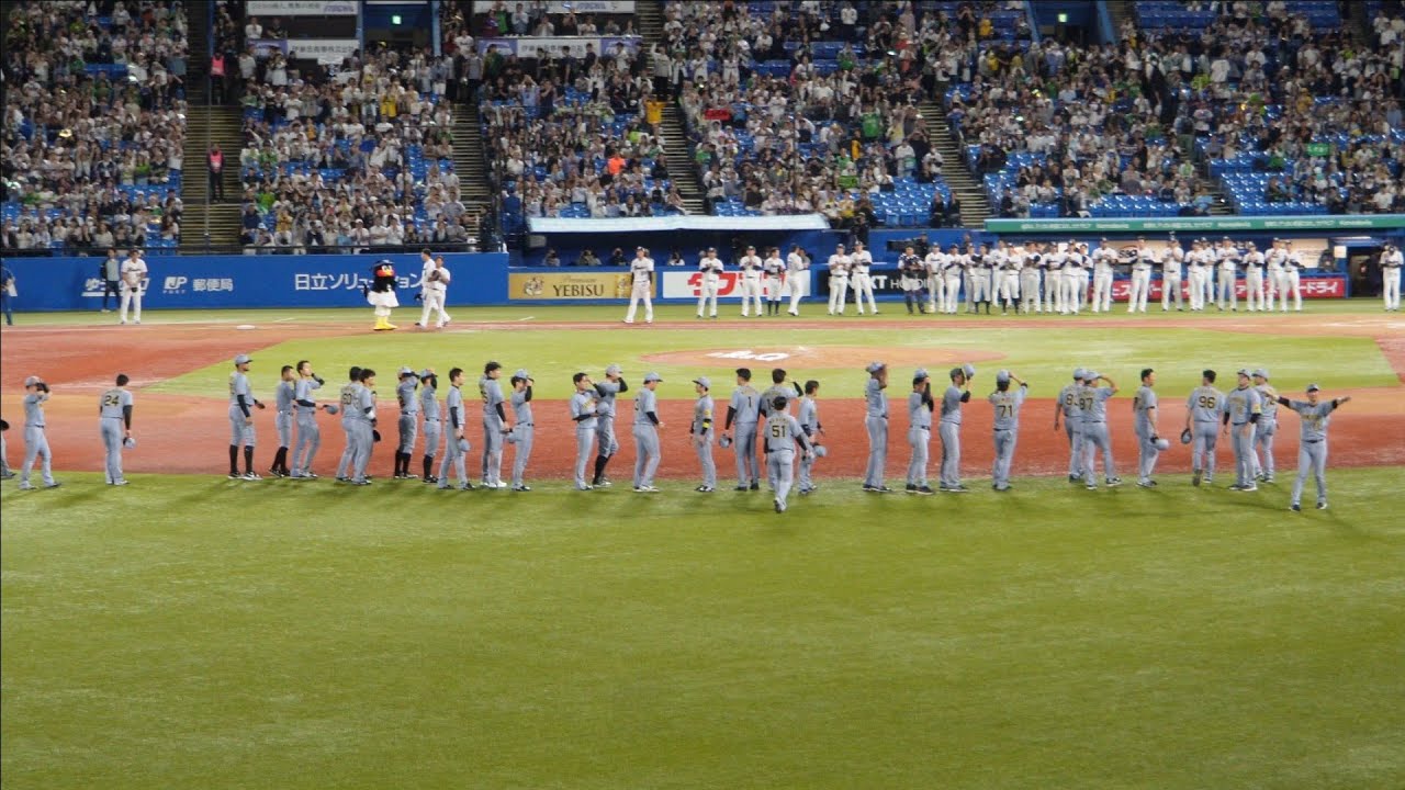20250922 神宮球場最終戦 神宮の阪神ファンに挨拶
