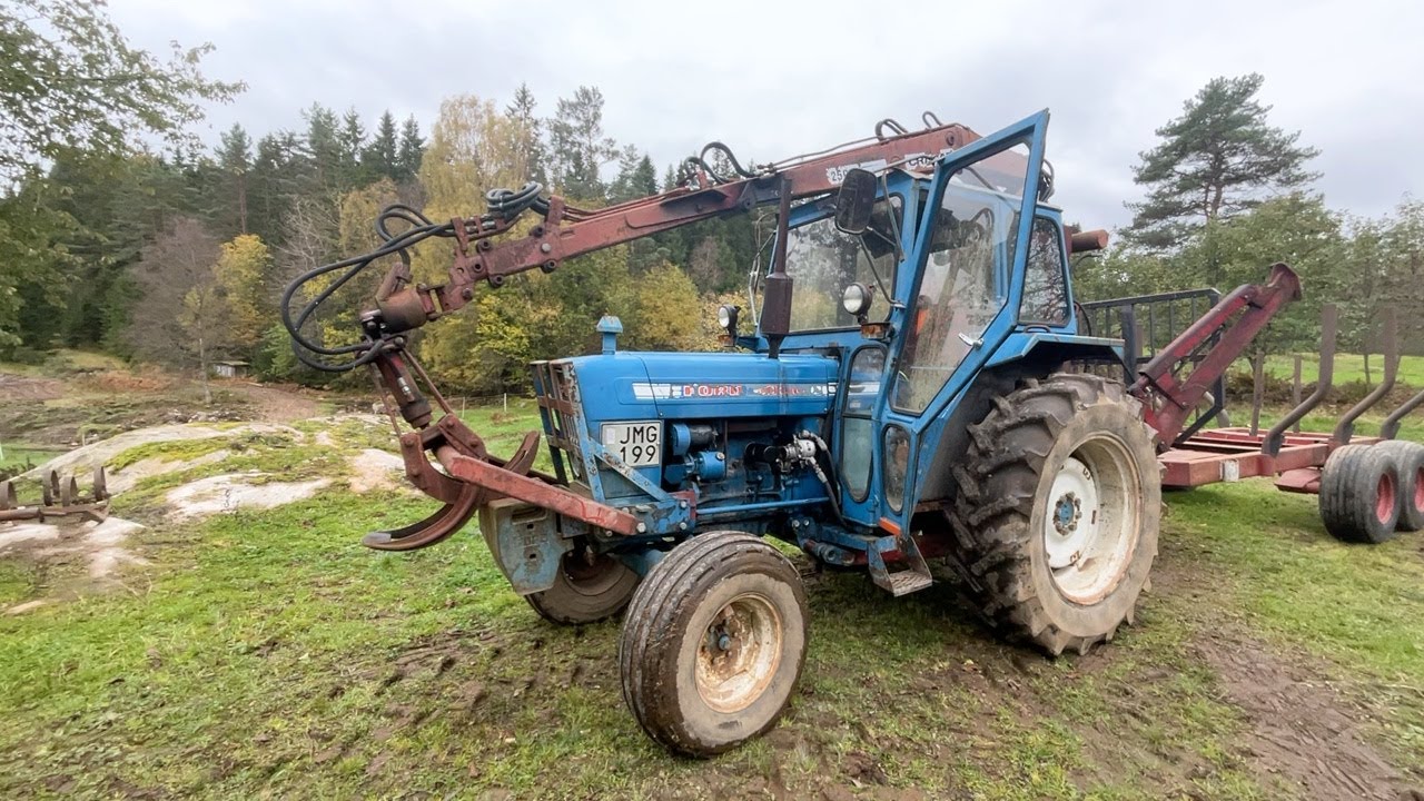 Köp Skogsekipage Traktor Ford 5000 med kran + skogskärra Trejon 10 ton,  ramstyrning på Klaravik