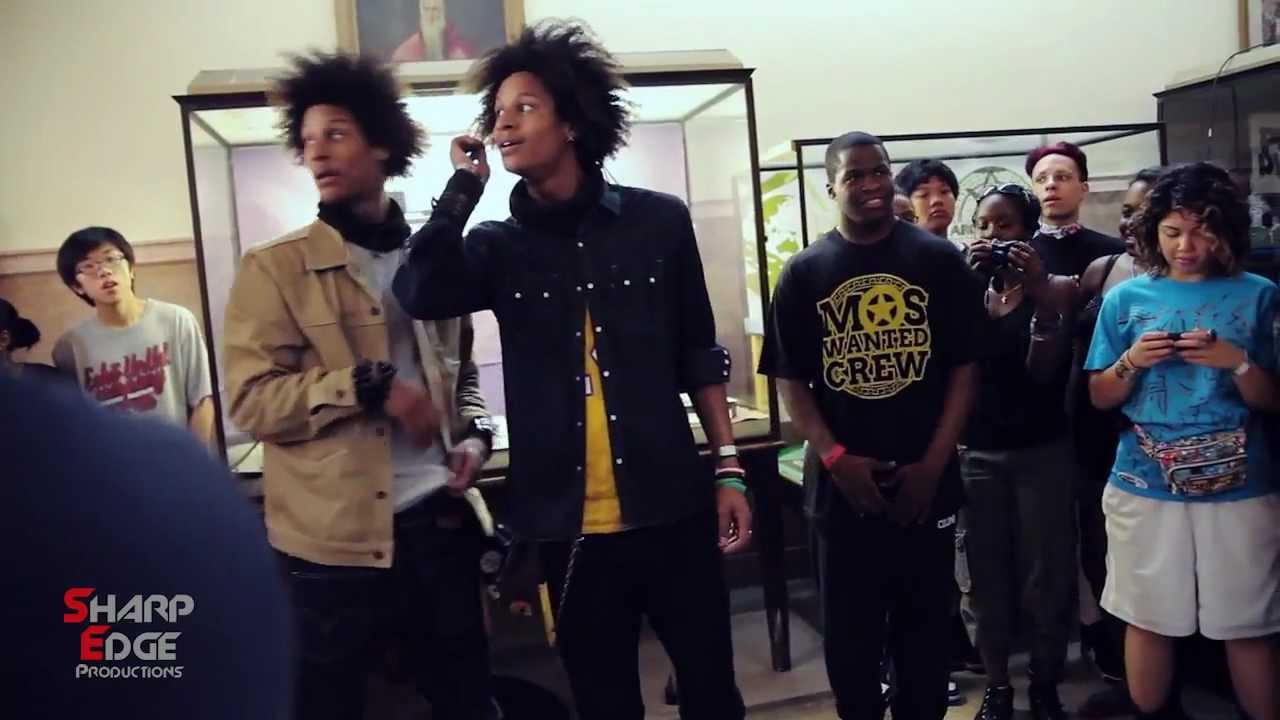 Les Twins Dance Battle Circle - World Of Dance New York 2011 pt.2 Sharp edge