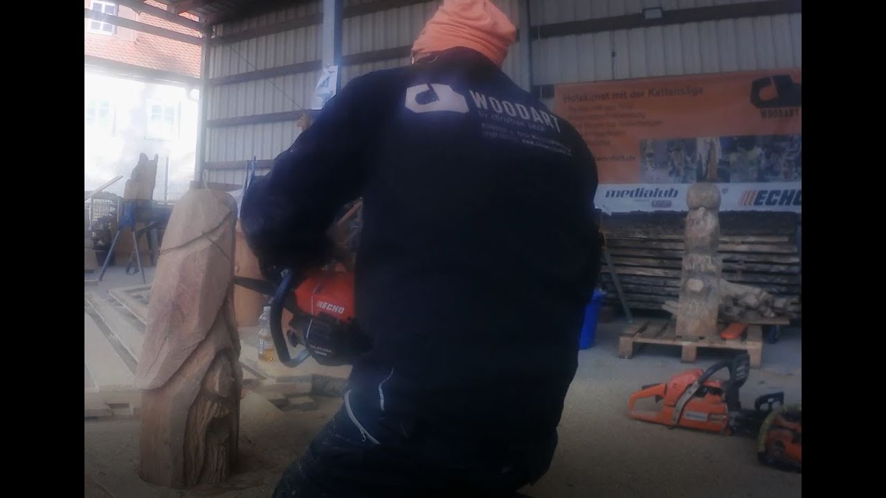 Speedcarving Weihnachtsbaum-Wichtel Chainsawcarving Tree gnome