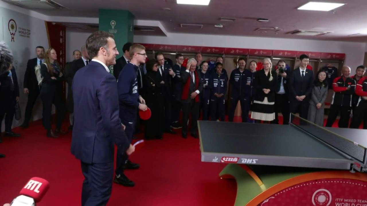 Chine: Emmanuel Macron joue au ping-pong avec Félix Lebrun | AFP Images