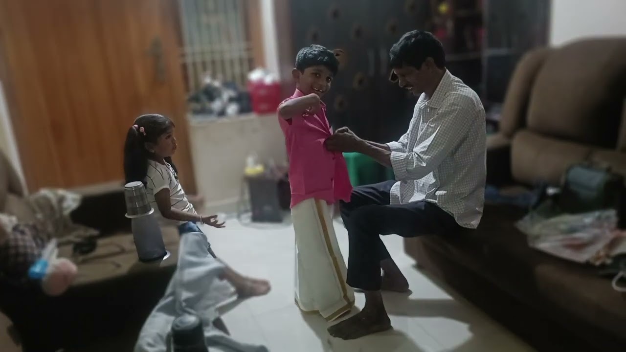 ఆర్ణ  వాళ్ళ అన్నయ్యకి పంచి కడుతుంది చూడండి ఫ్రెండ్స్ పిల్లలను ఆదరించండి 