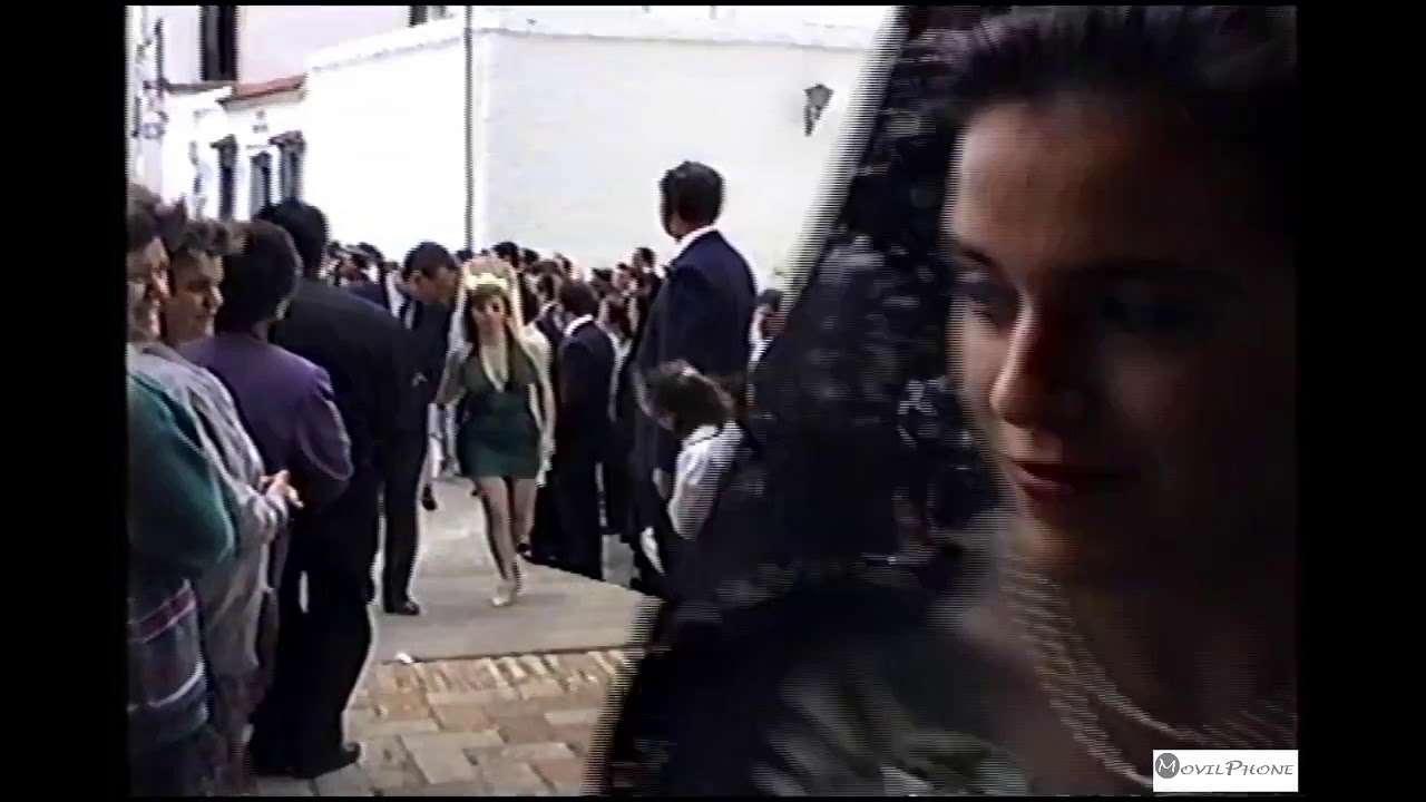 Santa Cruz Trinidad 1994 desfile de mantillas a la Iglesia para Función