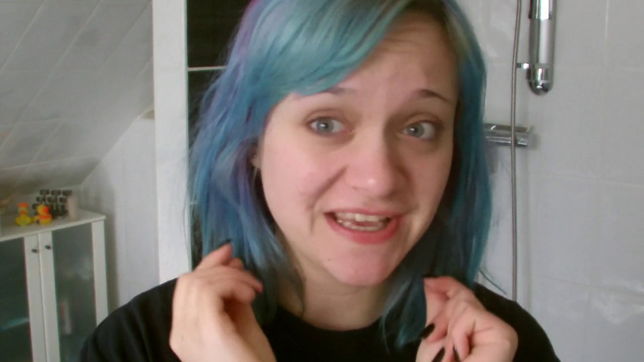 L'OREAL EFASSOR - Removing Semi Permanent Hair Dye (blue to white)