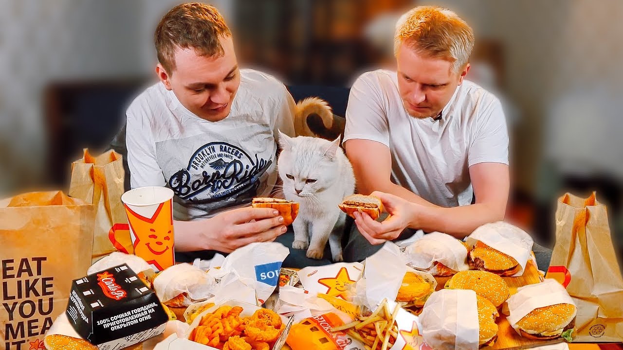 Как меня ПЫТАЛИ БУРГЕРАМИ! Хова привез ВСЕ МЕНЮ Карлз-Джуниор!