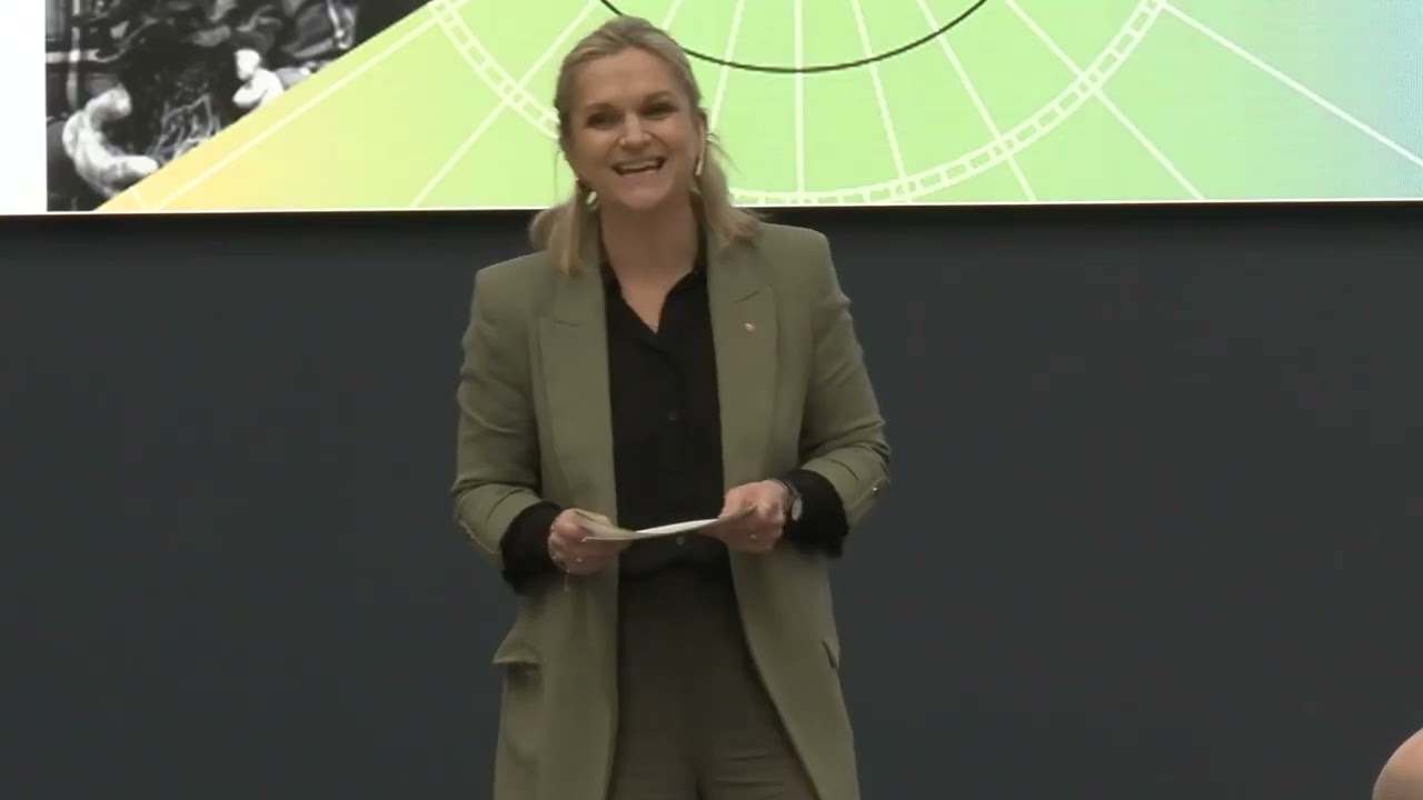 11 Statssekretær Ellen Rønning Arnesen