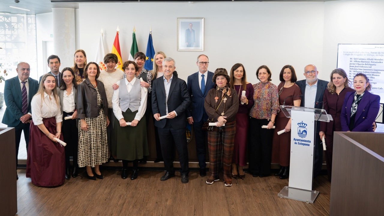 Estepona reconoce a Pilar Mayor y al Turno de Violencia de Género en los Premios 8 de Marzo