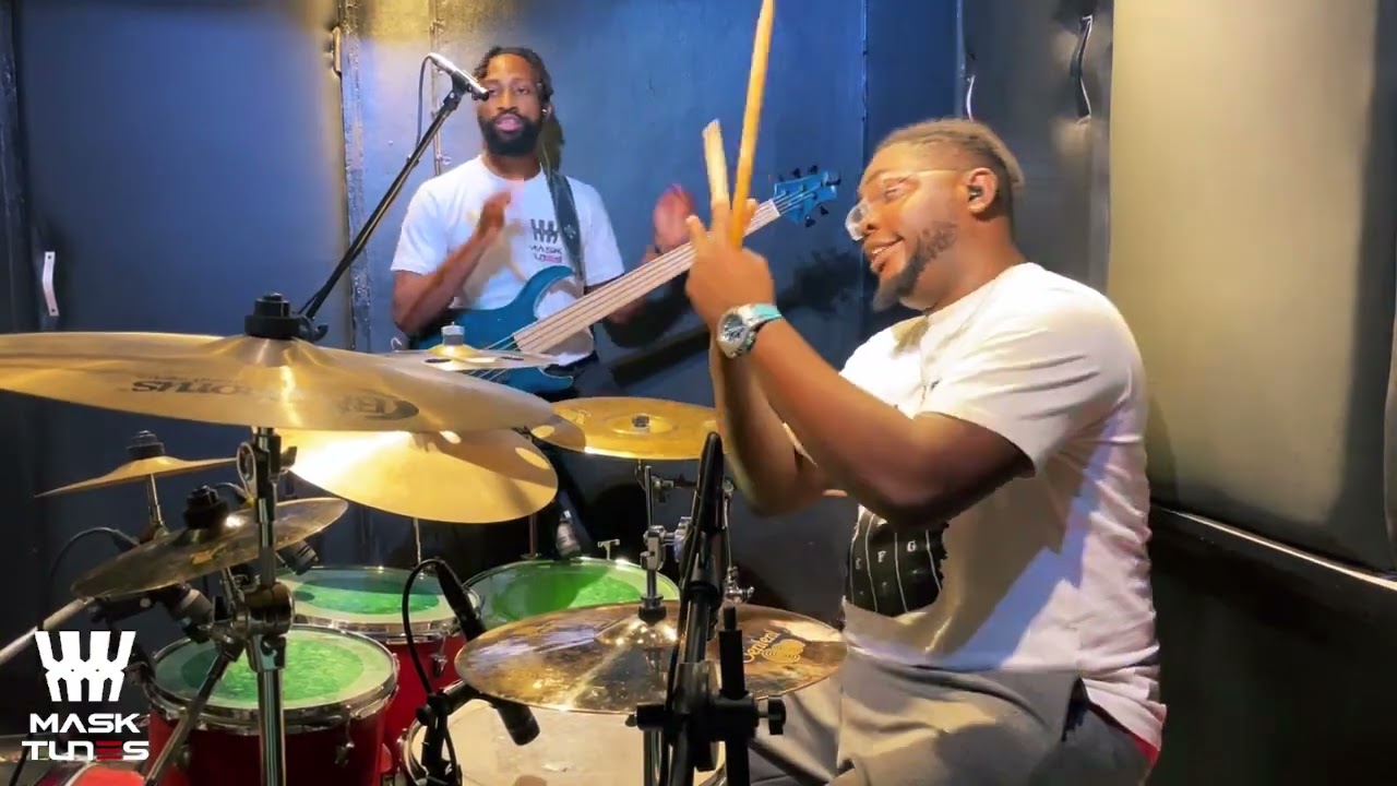 AFRO LIVE MEDLEY BY masktunes