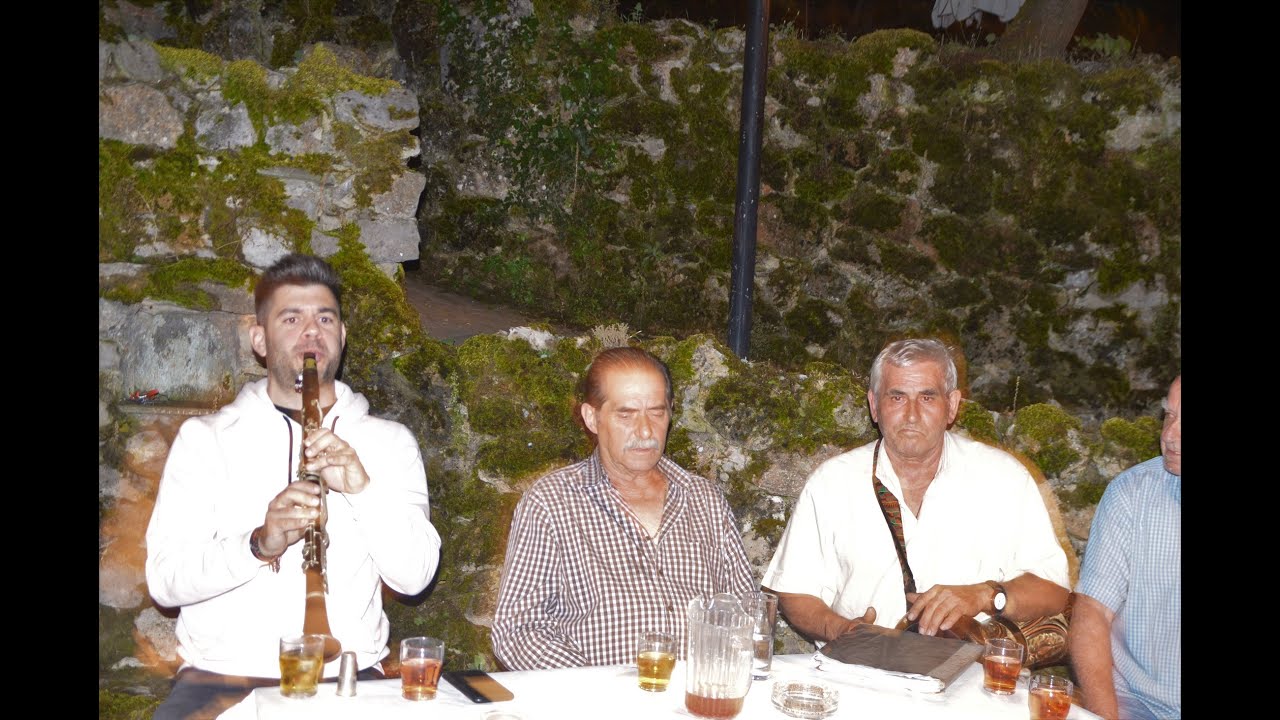 Γλέντι στο σπίτι του Παπαργυρόπουλου με Γ  Τσαπρούνη, Γ  Καραστάμου και Σουβαλιώτες