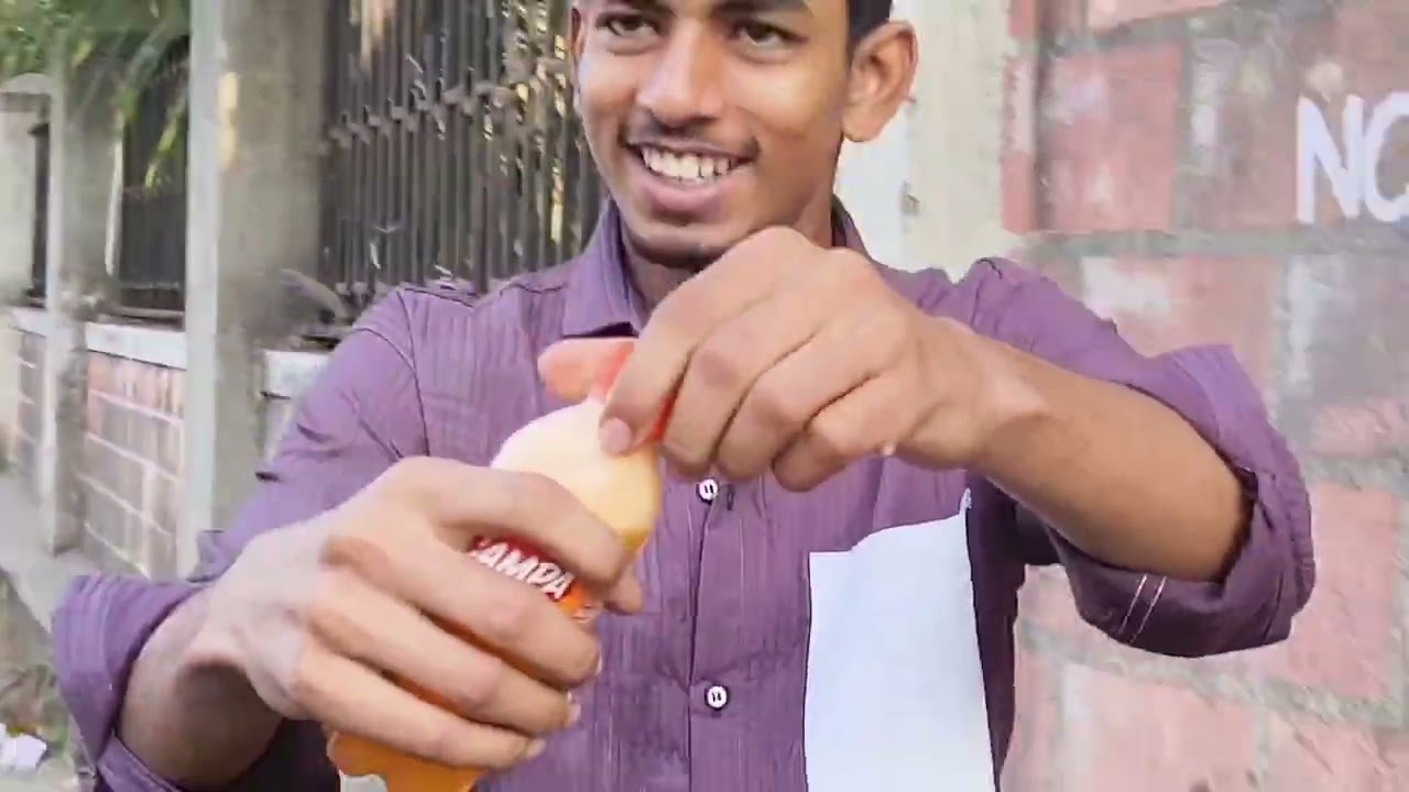 Ye kese baithe haii Activa pe 