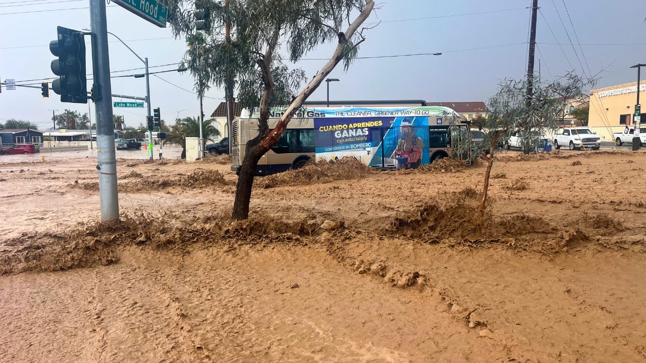 INSANE FLASH FLOODING in Las Vegas, NV - Vehicles DRIVE in FLOODS (9/2/23)