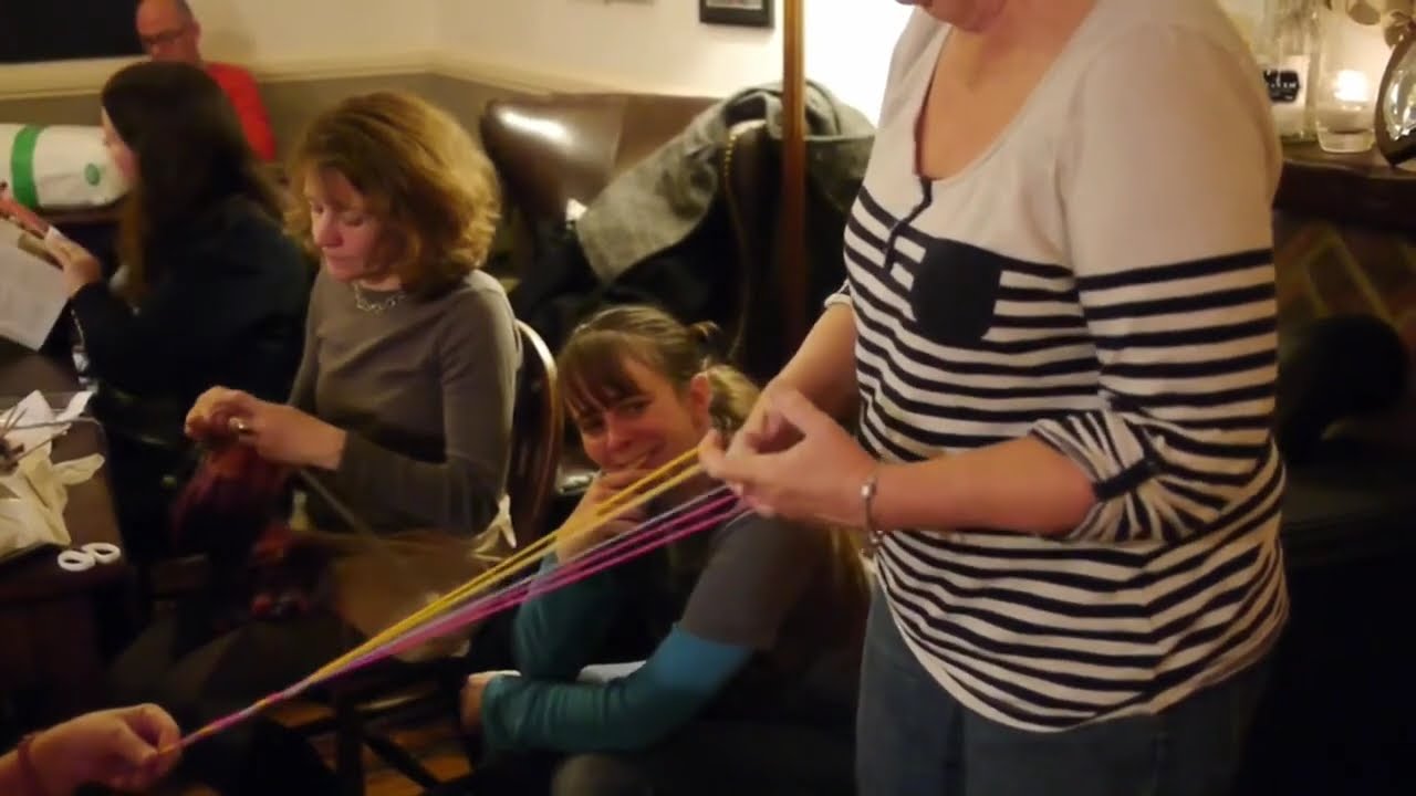 CHIKNITTERS - Finger Knitting #knitting #stitch&bitch #knittingclub