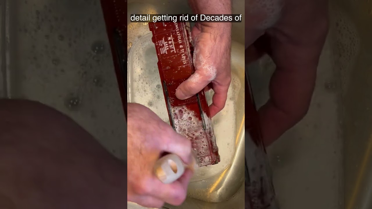 "BUBBLE BATH" CLEANING LIONEL 6464 BOX CAR