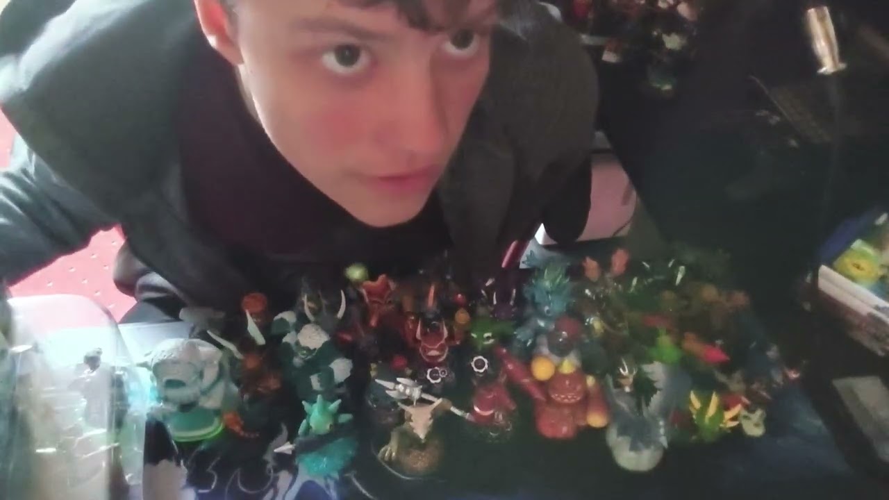 Ich zeige meine Skylanders Sammlung es sind von der Anzahl 249/360 Skylanders und mir Fehlen 111 