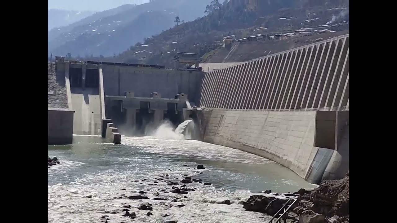 Sediments Flushing of Hydropower Dam Reservoir by Spillway