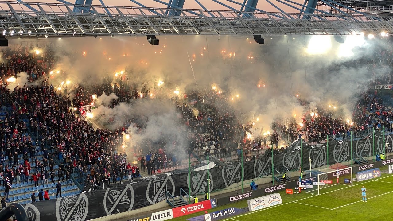 PL: Wisła Kraków - Lech Poznań [TS fans]. 2022-03-13