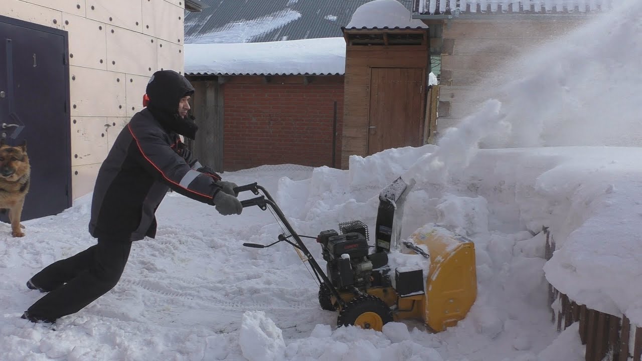 Убираю большую плошадку снегоуборщиком и игры с Джейкобом
