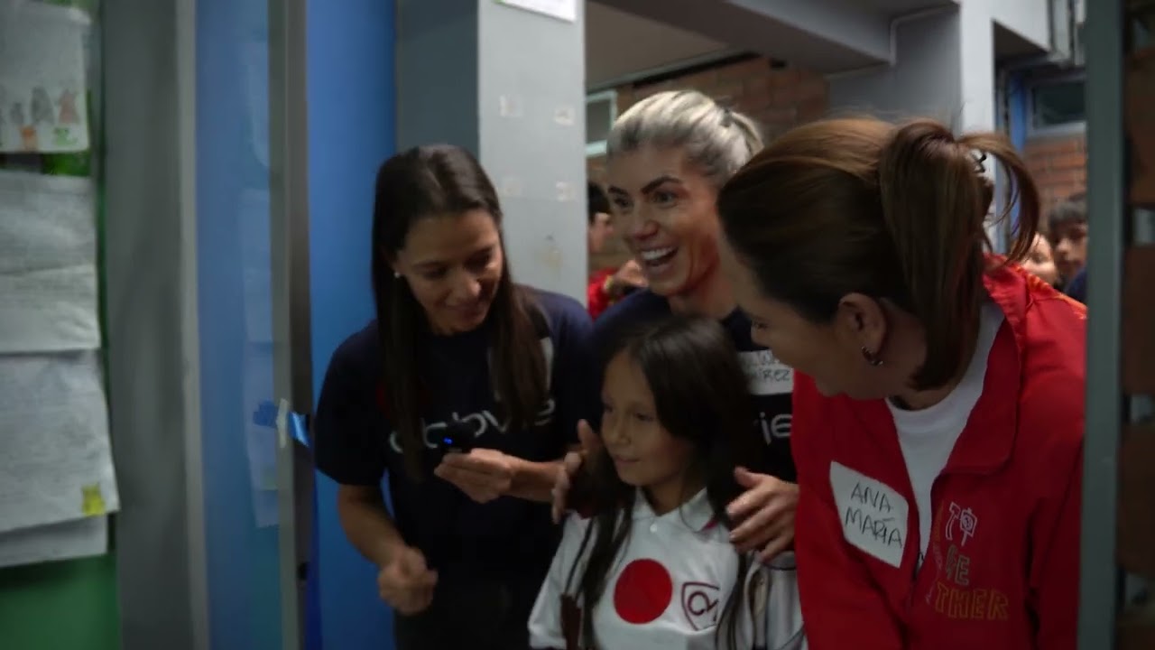 Dotación de mobiliario Colegio Marsella.