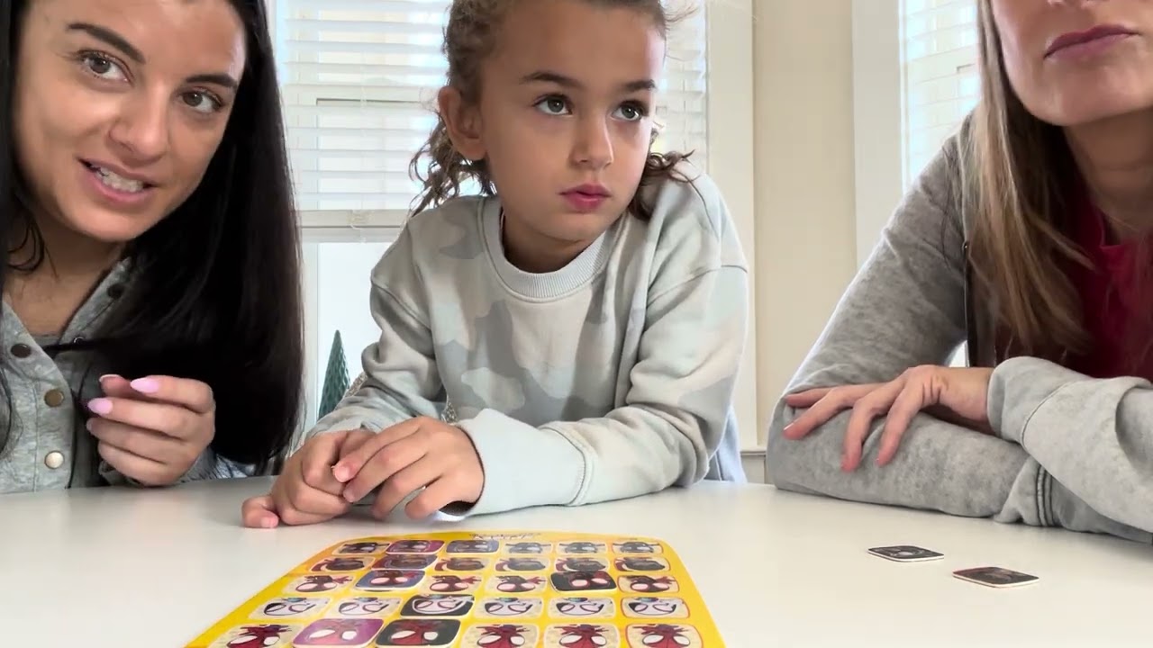 Mom, Aunt, and Daughter Play Yahtzee Jr. with Spidey!