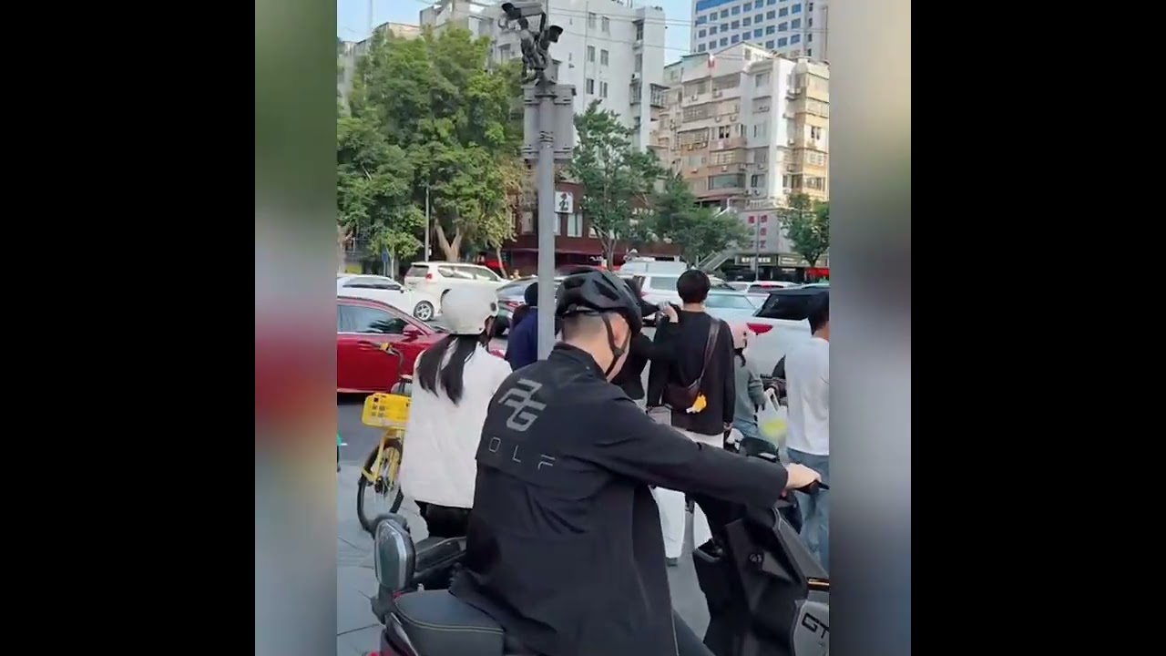 中國廣州步行，快過年很熱鬧Walking in Guangzhou, China, the Chinese New Year is coming soon and it's very lively