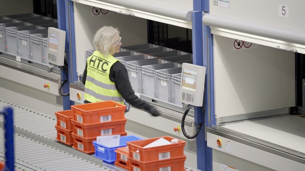 24 Hänel Lean-Lifte® als zentrales E-Commerce-Versandlager