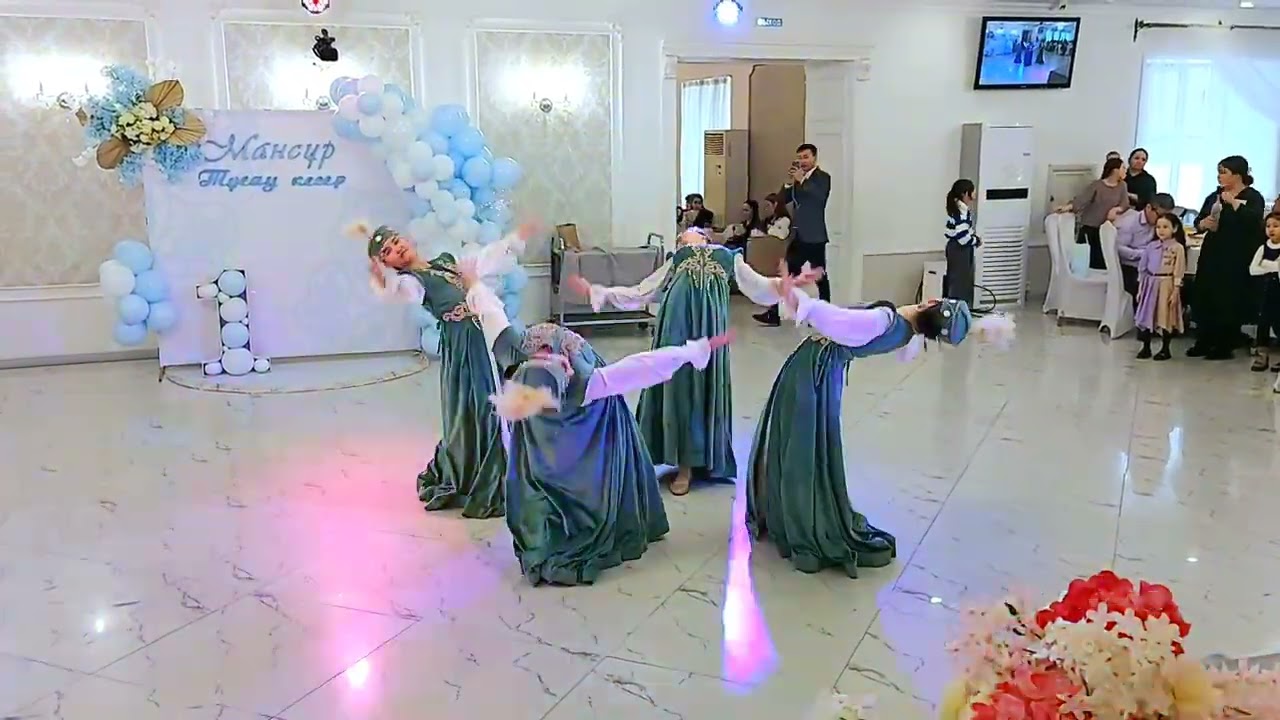 Красивый казахский танец💃 ансамбль 