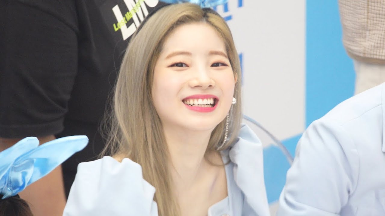 190612 트와이스(TWICE) 사인중인 다현 (Dahyun's Fansign) [포카리팬사인회] 4K 직캠 by 비몽