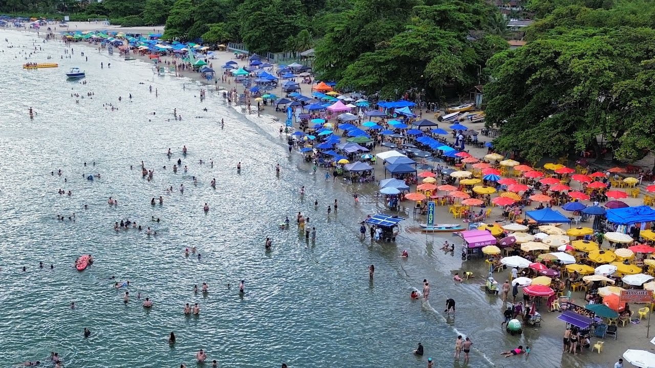 Praia do Lázaro lotada 03/01 em Ubatuba