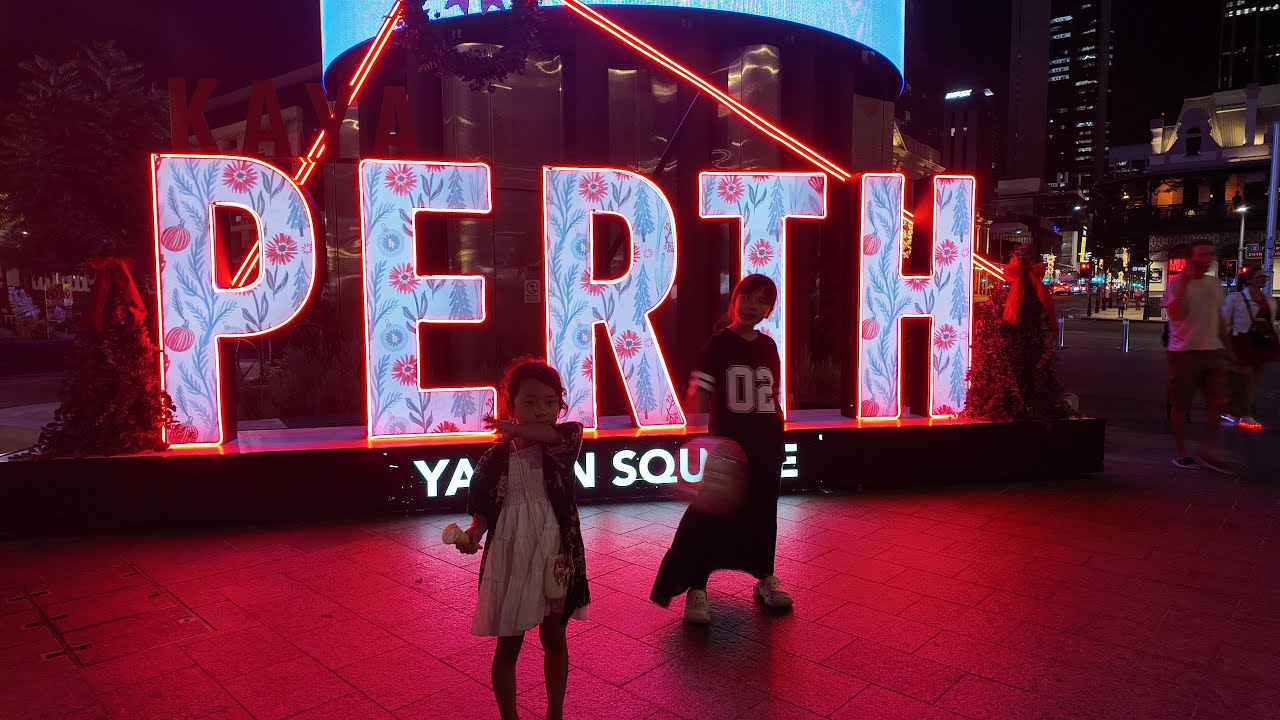 Christmas in the City | Exploring the Holiday Decorations